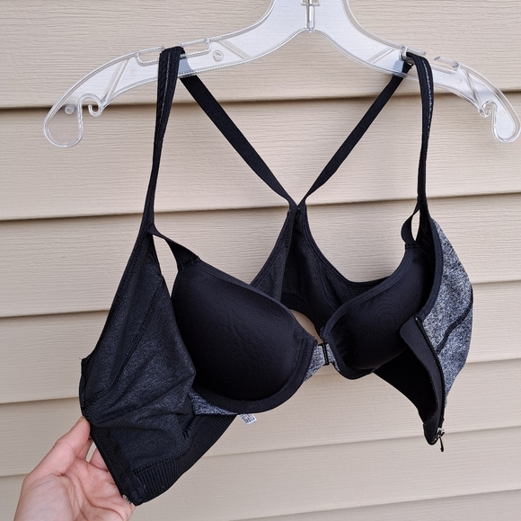 Victoria Secret VSX Sports Bra - Picture 2 of 5